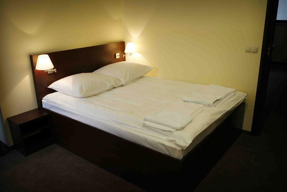 Atlantic Aparthotel Cracovie Extérieur photo
